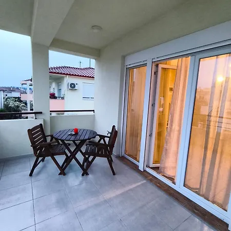 Apartment & Vasiliki *